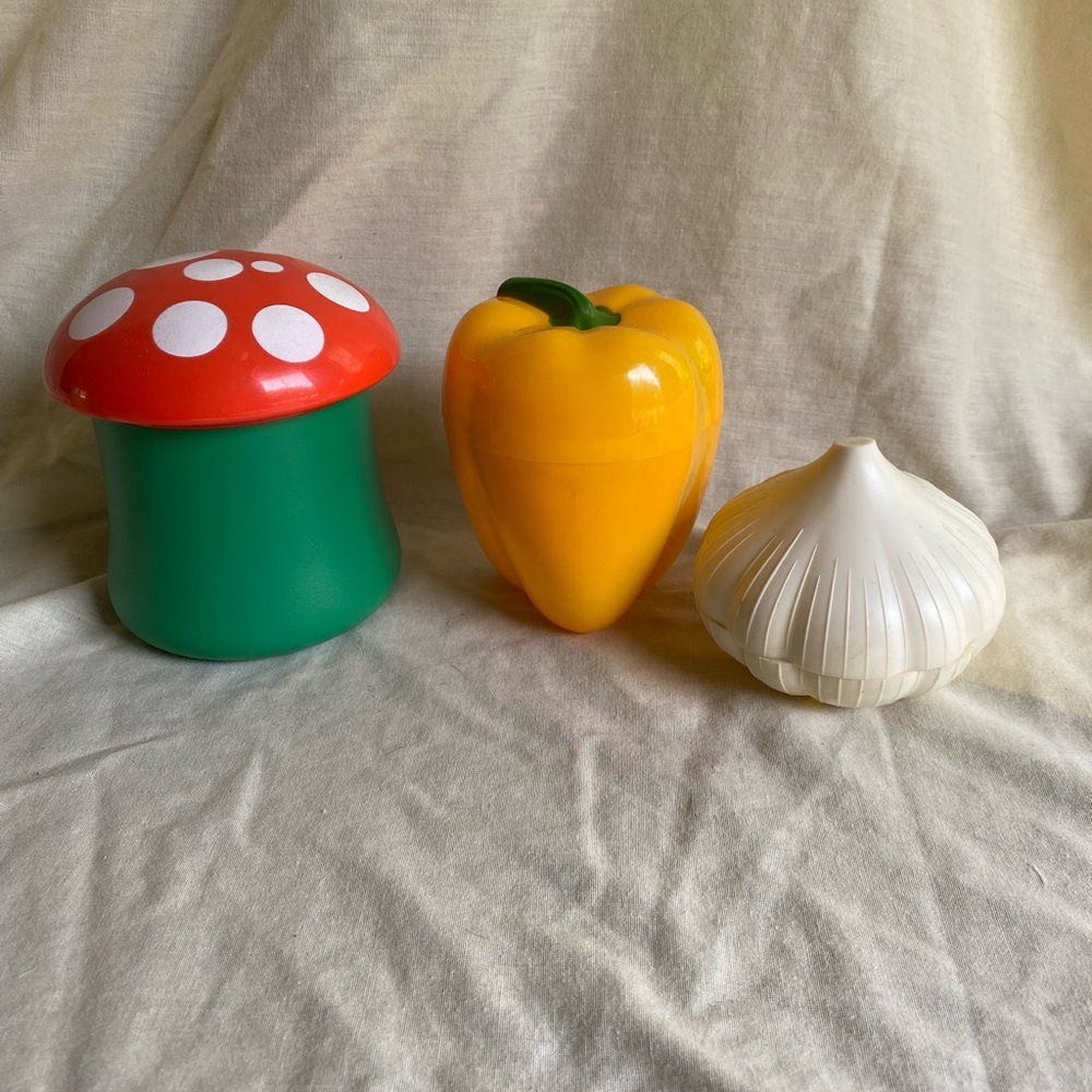 Hutzler Fresh Food Saver Storage Pepper, Mushroom, Onion- Lot Of 3